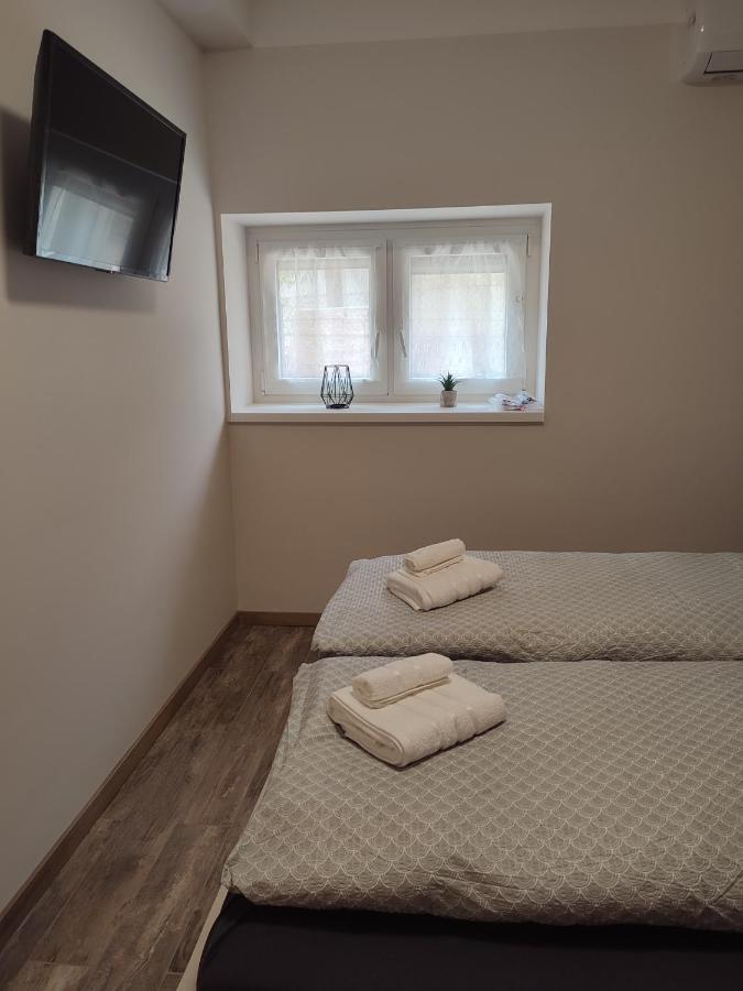 Voeroesko Apartmanhaz Balatonalmádi المظهر الخارجي الصورة