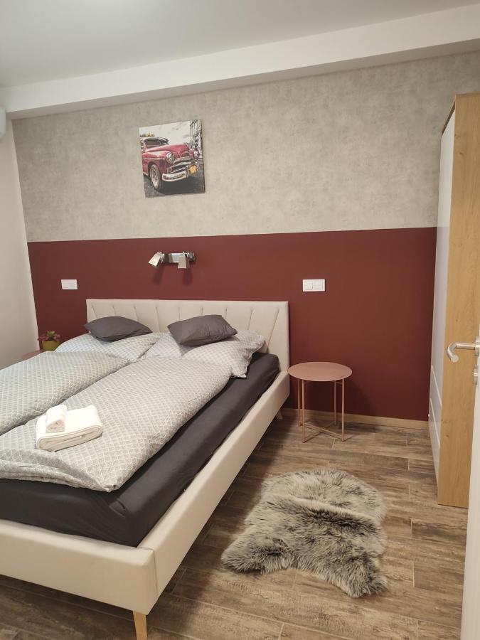 Voeroesko Apartmanhaz Balatonalmádi المظهر الخارجي الصورة