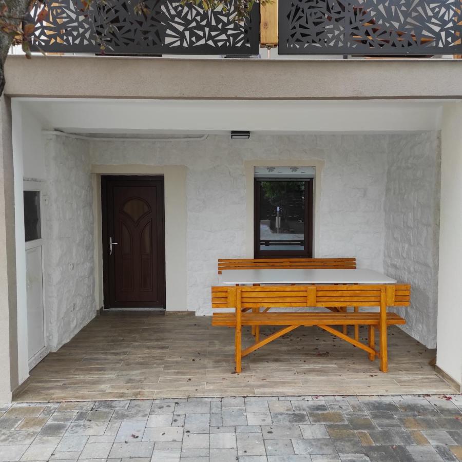 Voeroesko Apartmanhaz Balatonalmádi المظهر الخارجي الصورة