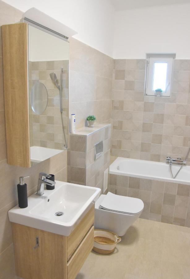 Voeroesko Apartmanhaz Balatonalmádi المظهر الخارجي الصورة